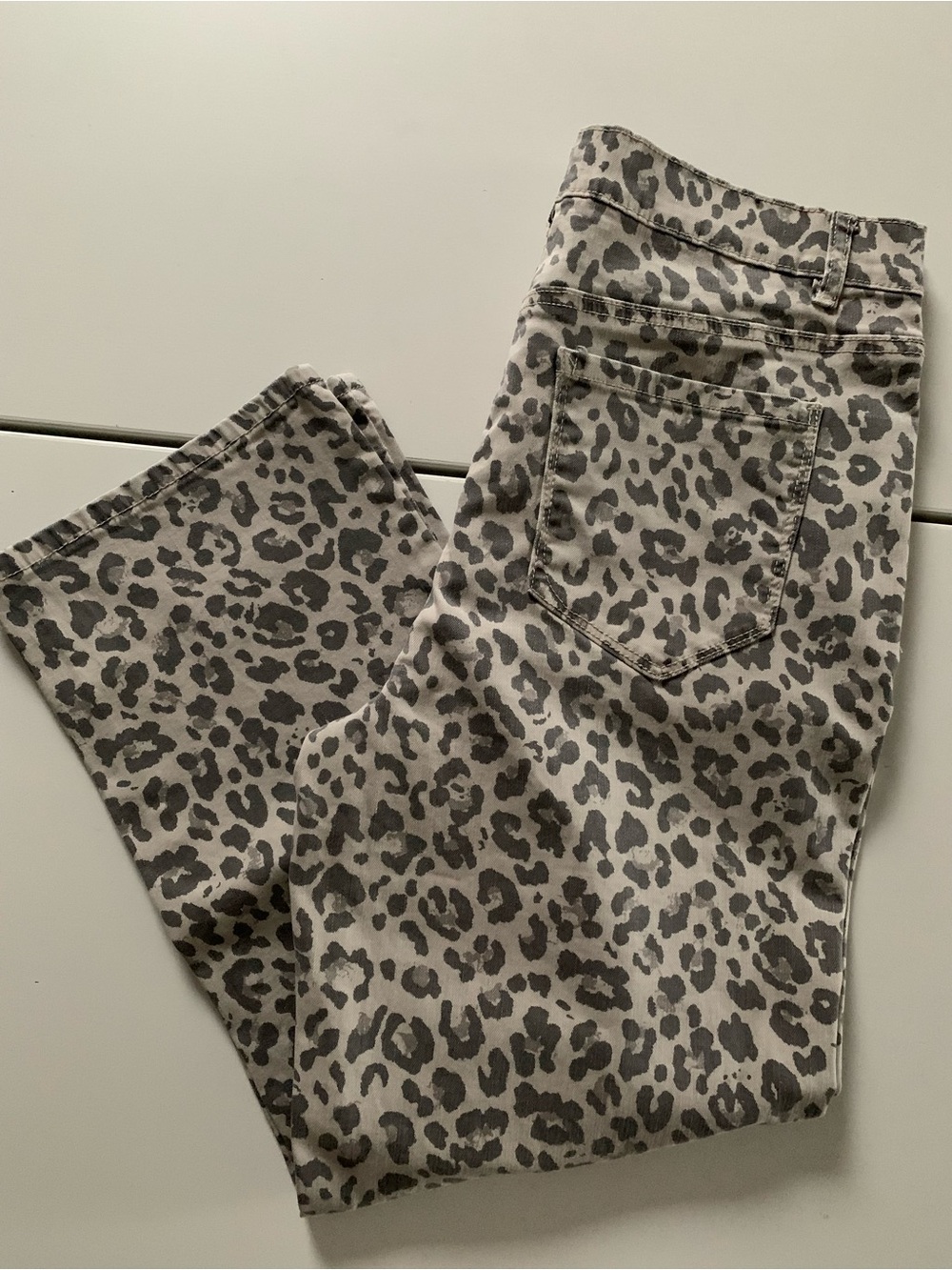 #67 Kensie Jeans Beige and Gray Animal Print Jeans / never worn